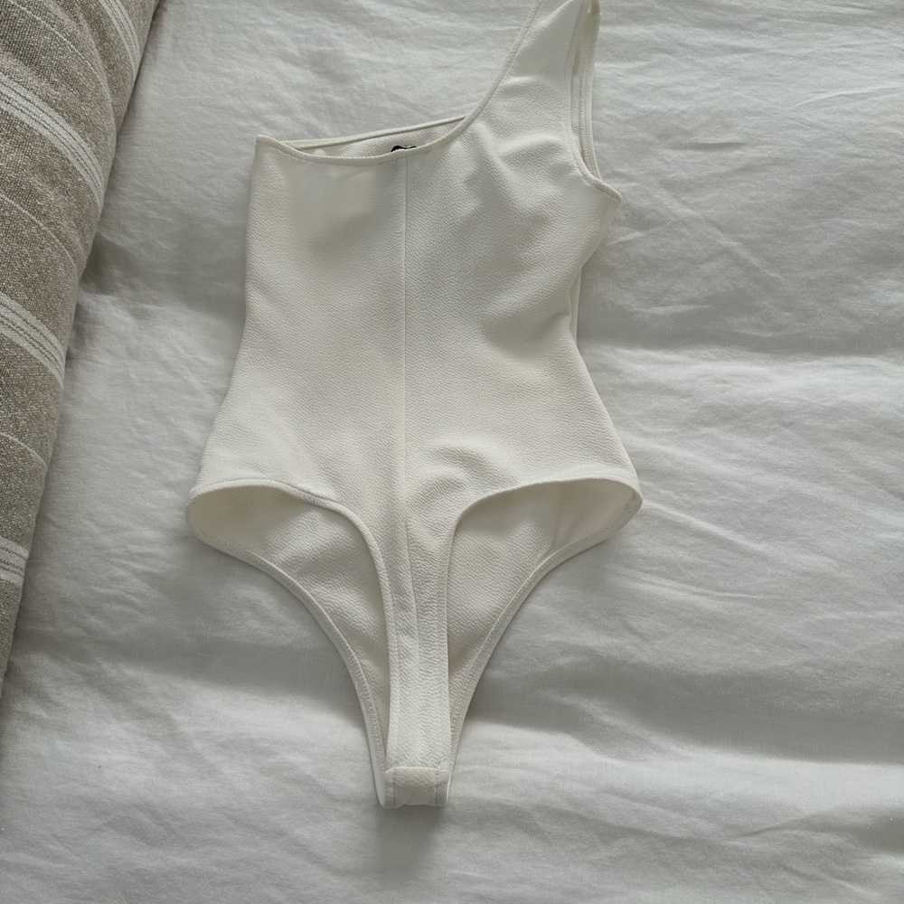 White show me your mumu bodysuit in new condition size xs